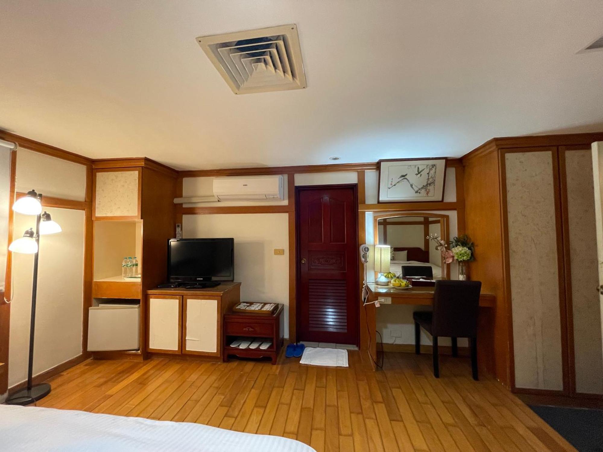 River Hotel Chiayi City Exterior photo